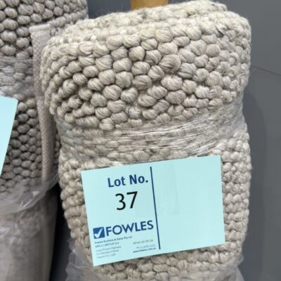 NEW GREY PEBBLE WOOL RUG 230CM X 330CM RRP$999 NEW GREY PEBBLE WOOL RUG 230CM X 330CM RRP$999