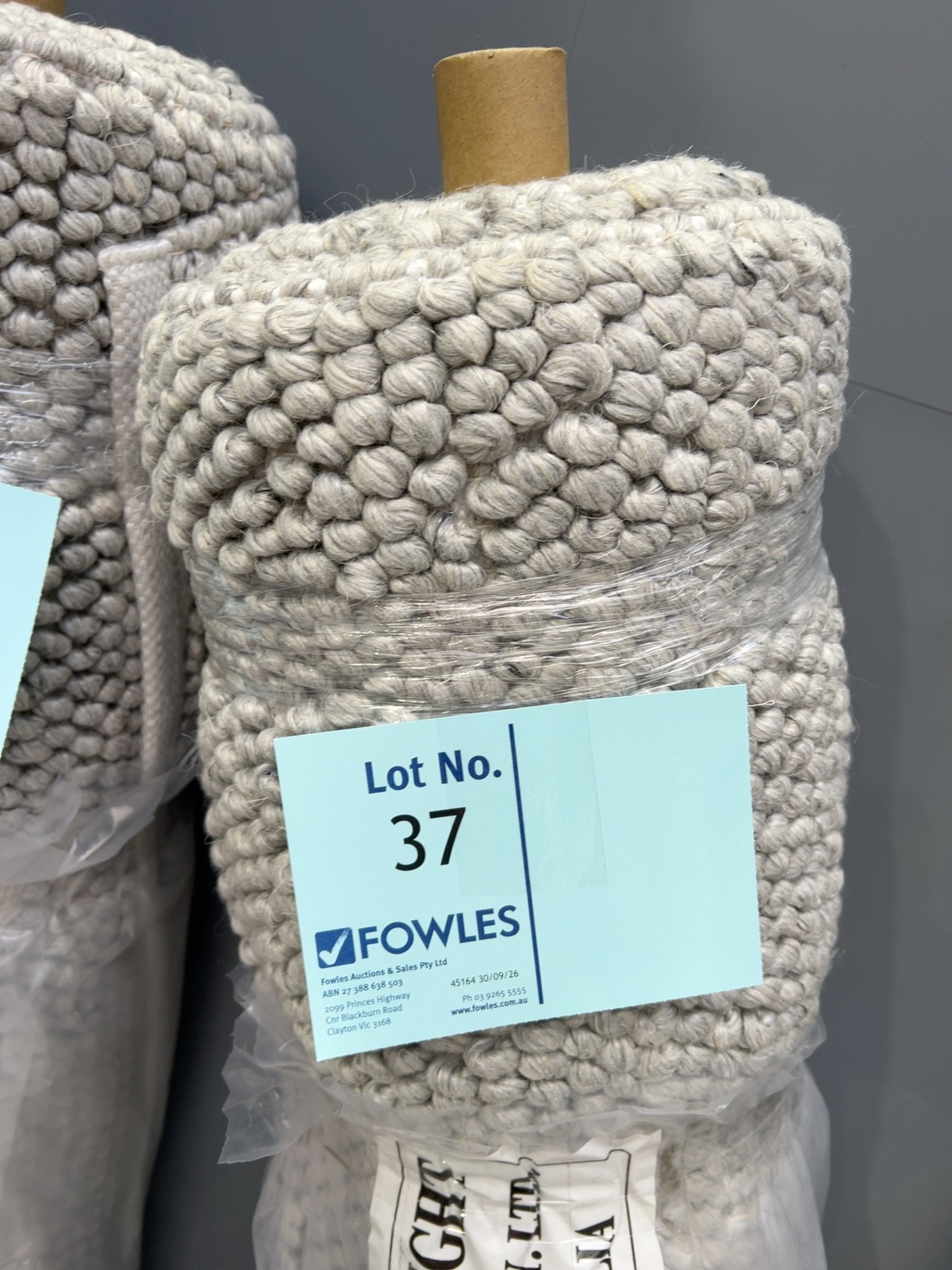 NEW GREY PEBBLE WOOL RUG 230CM X 330CM RRP$999 NEW GREY PEBBLE WOOL RUG 230CM X 330CM RRP$999