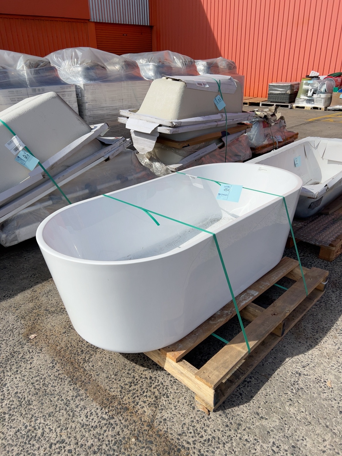 EX DISPLAY DECINA 1700MM FREESTANDING BATH SOLD AS IS EX DISPLAY DECINA 1700MM FREESTANDING BATH SOLD AS IS