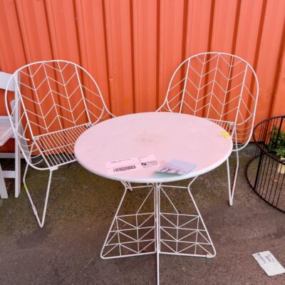 EX STAGING - WHITE METAL BALCONY SETTING, SOLD AS IS