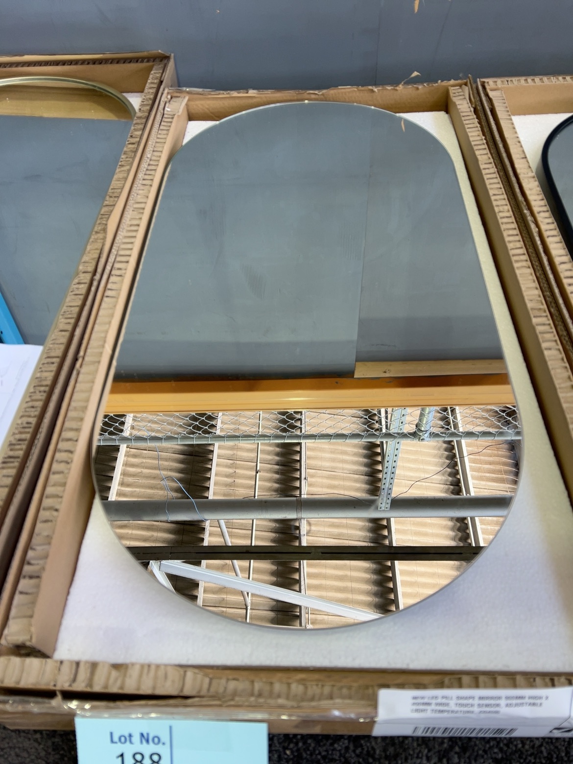NEW LED PILL SHAPE MIRROR 900MM HIGH X 450MM WIDE, TOUCH SENSOR, ADJUSTABLE LIGHT TEMPERATURE, CO4590 NEW LED PILL SHAPE MIRROR 900MM HIGH X 450MM WIDE, TOUCH SENSOR, ADJUSTABLE LIGHT TEMPERATURE, CO4590