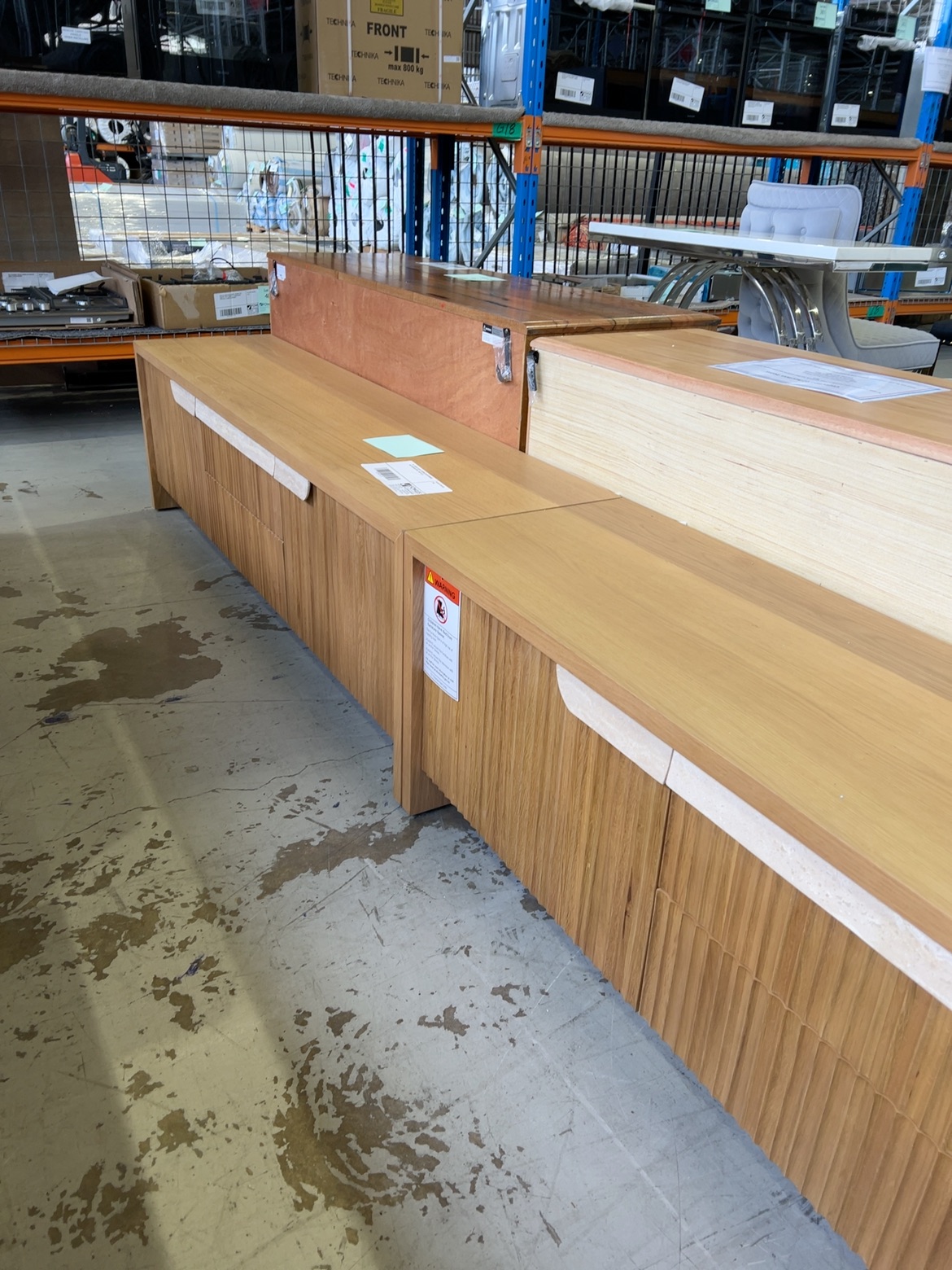 EX-DISPLAY AVERY 1800MM ENTERTAINMENT UNIT AMERICAN OAK, SOLD AS IS EX-DISPLAY AVERY 1800MM ENTERTAINMENT UNIT AMERICAN OAK, SOLD AS IS