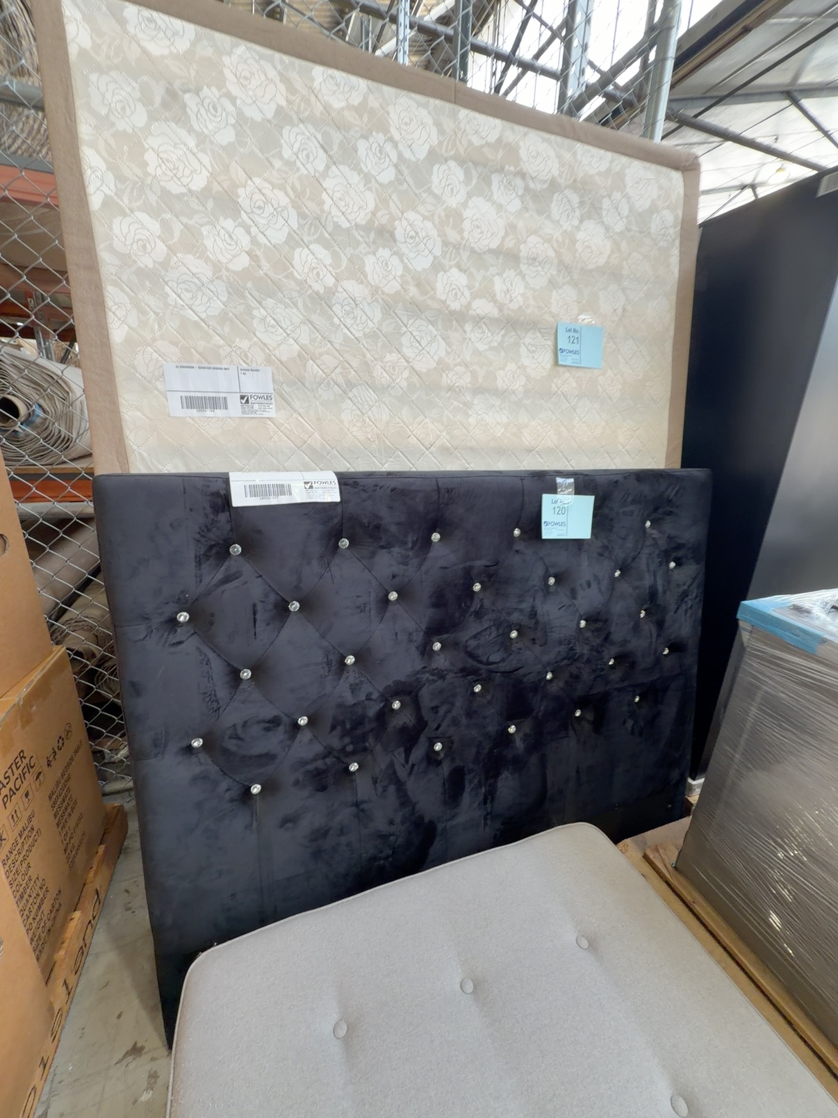 EX SHOWROOM - DALLAS BLACK VELVET QUEEN SIZE BEDHEAD ONLY, CRYSTAL TUFTED EX SHOWROOM - DALLAS BLACK VELVET QUEEN SIZE BEDHEAD ONLY, CRYSTAL TUFTED