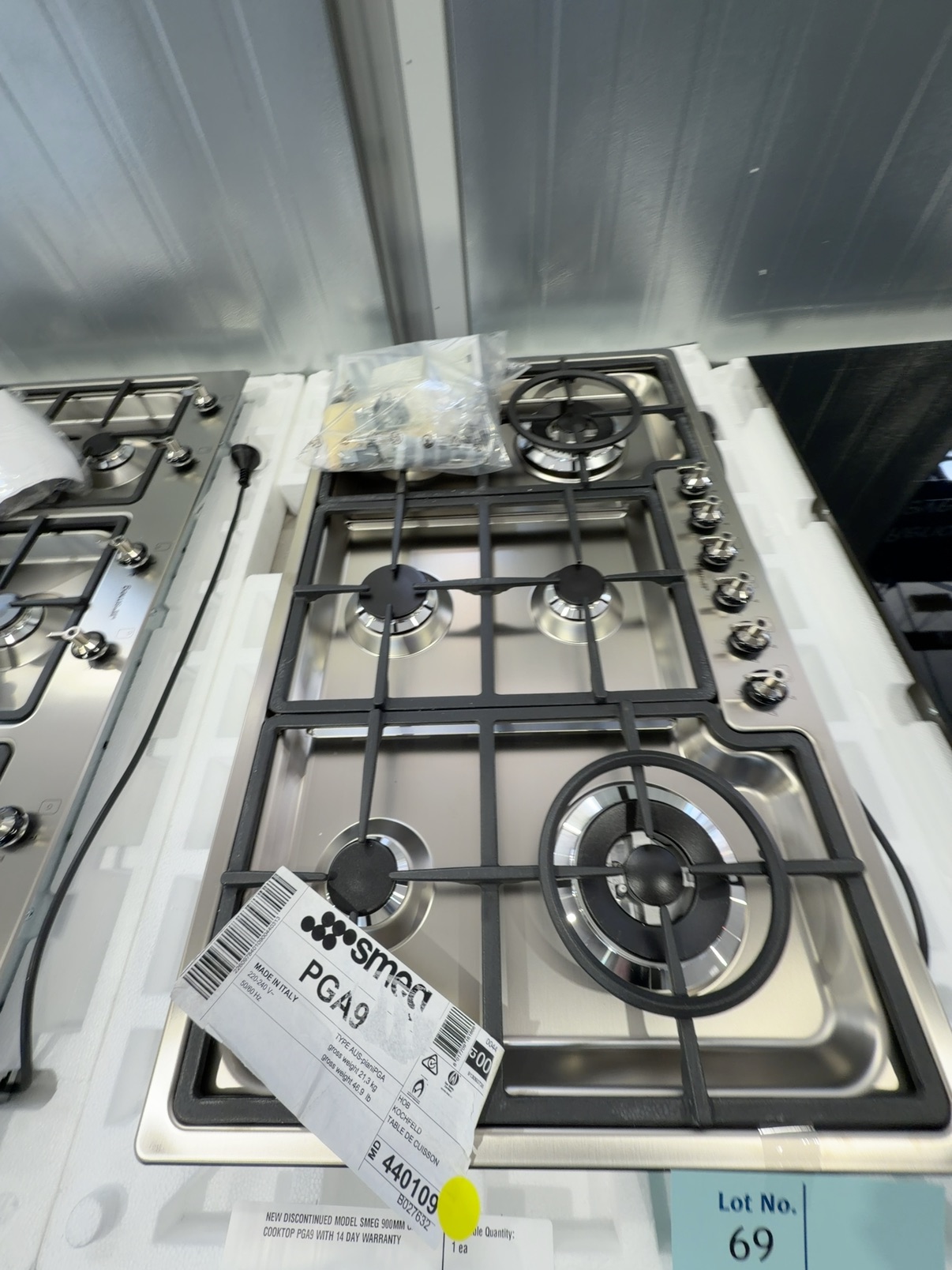 NEW DISCONTINUED MODEL SMEG 900MM GAS COOKTOP PGA9 WITH 14 DAY WARRANTY NEW DISCONTINUED MODEL SMEG 900MM GAS COOKTOP PGA9 WITH 14 DAY WARRANTY