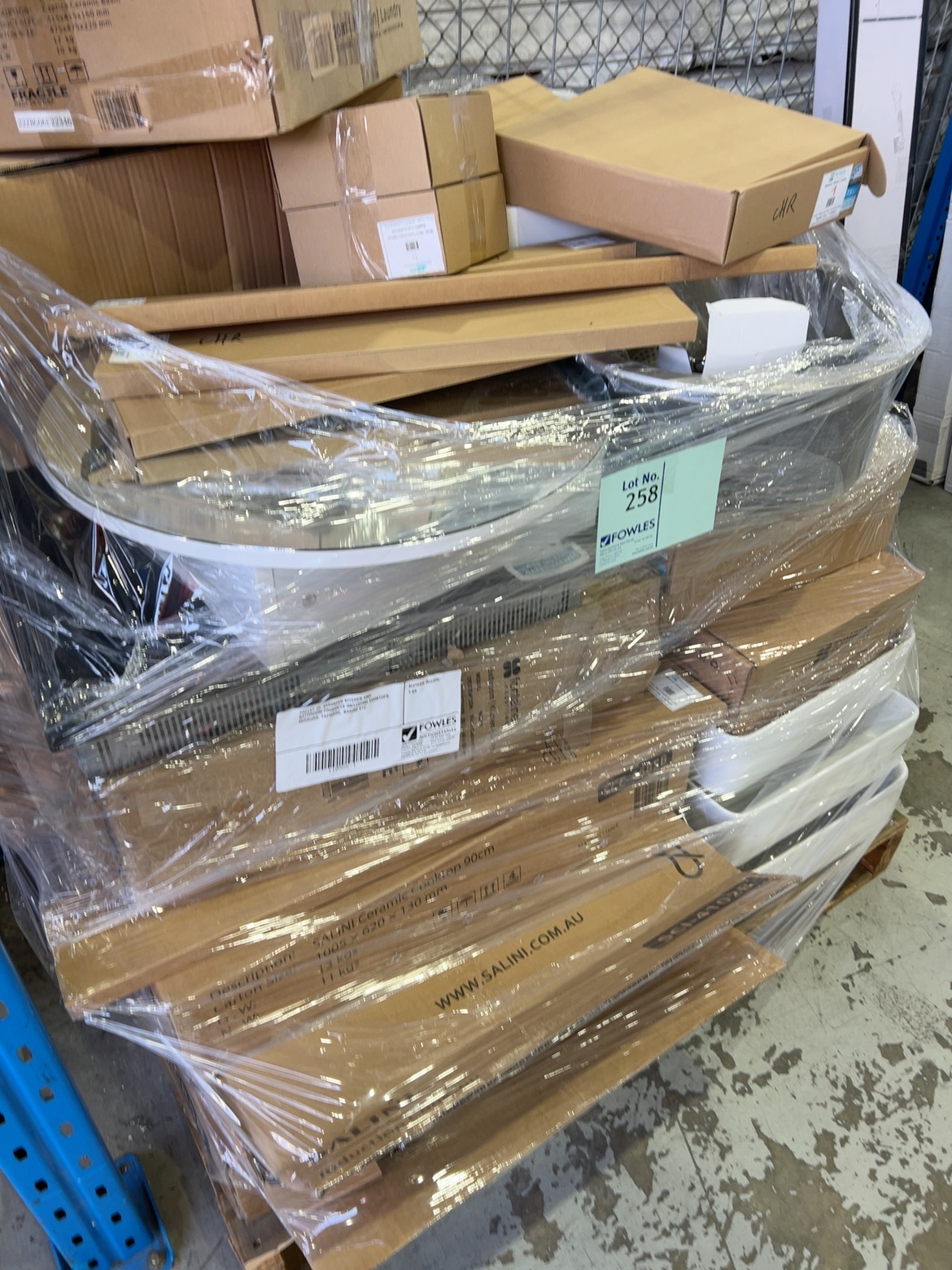 PALLET OF ASSORTED KITCHEN AND BATHROOM PRODUCTS INCLUDING COOKTOPS, MIRRORS, TAPWARE, BASINS ETC PALLET OF ASSORTED KITCHEN AND BATHROOM PRODUCTS INCLUDING COOKTOPS, MIRRORS, TAPWARE, BASINS ETC