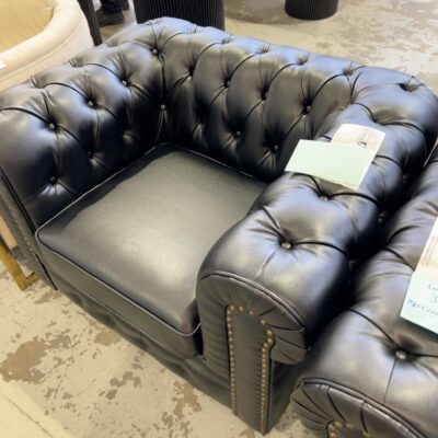 EX-SHOWROOM BLACK LEATHER CHESTERFIELD STYLE ARMCHAIR SOLD AS IS EX-SHOWROOM BLACK LEATHER CHESTERFIELD STYLE ARMCHAIR SOLD AS IS