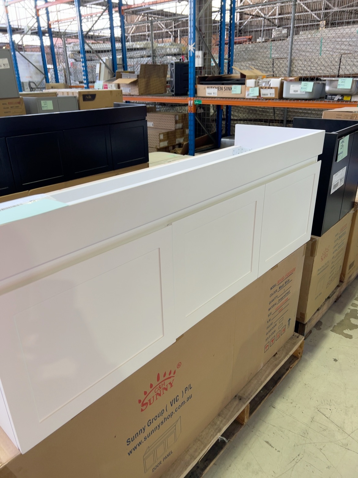 NEW 1500MM MATTE WHITE WALL HUNG VANITY CABINET ONLY NEW 1500MM MATTE WHITE WALL HUNG VANITY CABINET ONLY