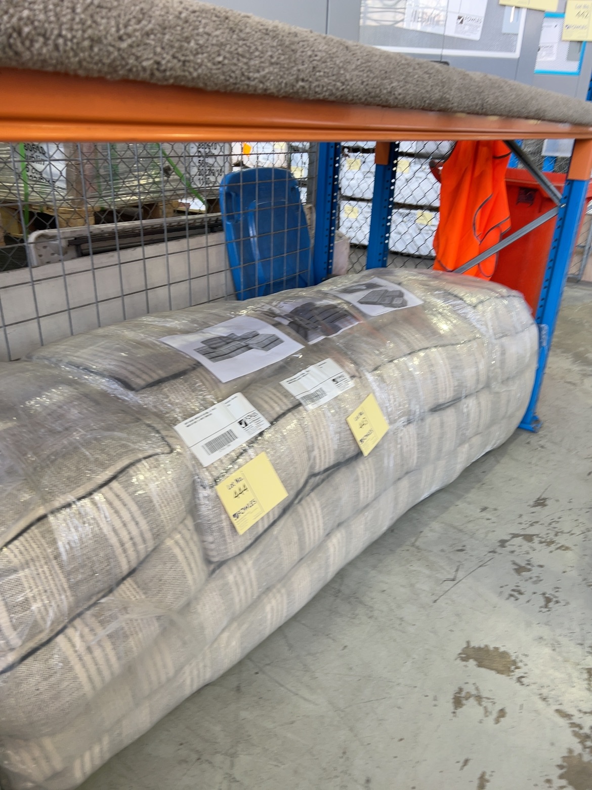 NEW AGURA MODULAR SEATING, 10 PIECE MODLAR GREY & WHITE RRP$1499 NEW AGURA MODULAR SEATING, 10 PIECE MODLAR GREY & WHITE RRP$1499