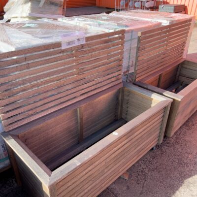 PINE PLANTER BOX WITH TRELLIS WITH CASTOR WHEELS APPROX 1150MM LONG X 465MM WIDE X 925MM HIGH PINE PLANTER BOX WITH TRELLIS WITH CASTOR WHEELS APPROX 1150MM LONG X 465MM WIDE X 925MM HIGH
