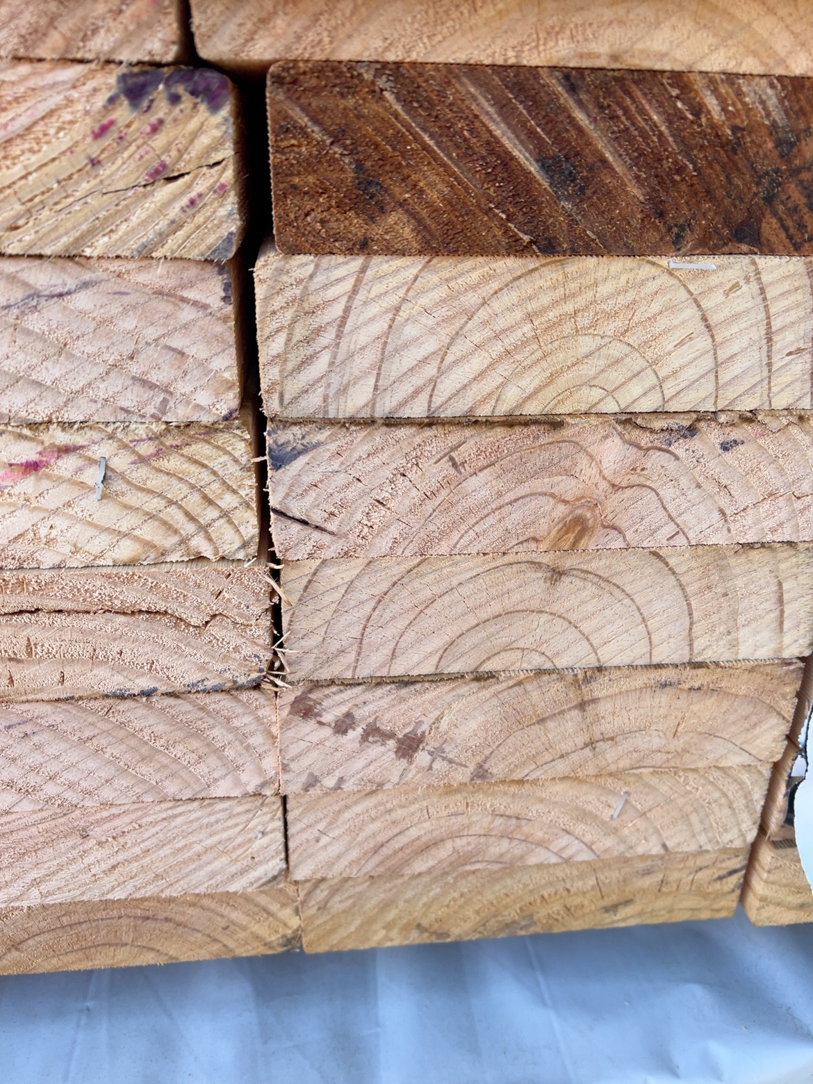 190X45 UTILITY EXPORT GRADE PINE-44/6.0 190X45 UTILITY EXPORT GRADE PINE-44/6.0