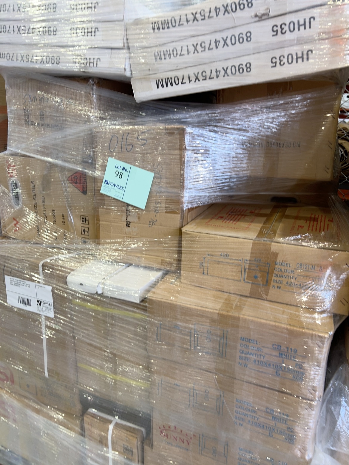 PALLET OF ASSORTED BATHROOM ACCESSORIES INCLUDING POP UP WASTES, BOTTLE TRAPS BASINS TOWEL BARS ROBE HOOKS, MIXERS ETC PALLET OF ASSORTED BATHROOM ACCESSORIES INCLUDING POP UP WASTES, BOTTLE TRAPS BASINS TOWEL BARS ROBE HOOKS, MIXERS ETC