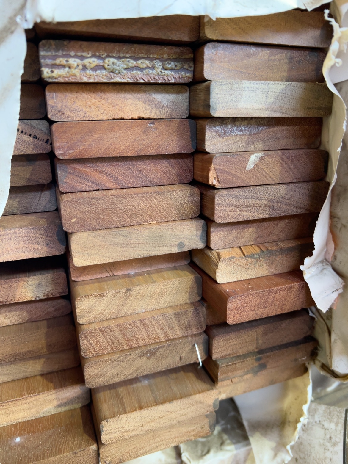 64X15 SPOTTED GUM FEATURE GRADE F/J SCREENING-120/2.7 64X15 SPOTTED GUM FEATURE GRADE F/J SCREENING-120/2.7