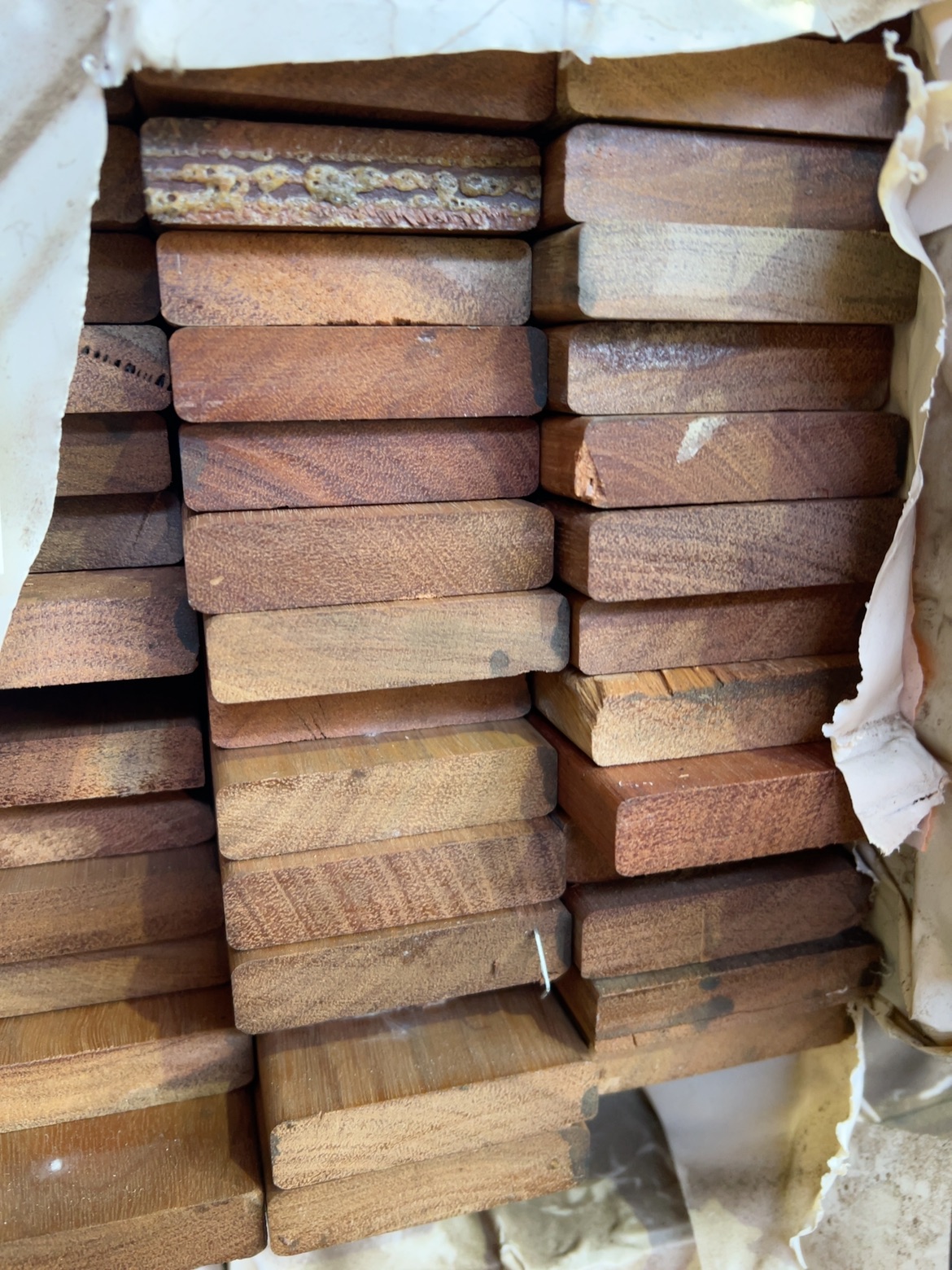 64X15 SPOTTED GUM FEATURE GRADE F/J SCREENING-120/2.7 64X15 SPOTTED GUM FEATURE GRADE F/J SCREENING-120/2.7