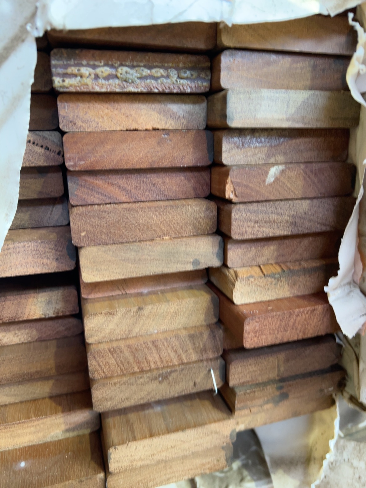 64X15 SPOTTED GUM FEATURE GRADE F/J SCREENING-120/2.7 64X15 SPOTTED GUM FEATURE GRADE F/J SCREENING-120/2.7