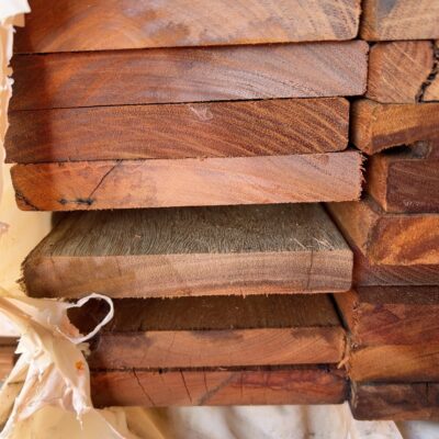 135X19 FEATURE GRADE SPOTTED GUM DECKING- (PACK CONSISTS OF RANDOM SHORT LENGTHS) 135X19 FEATURE GRADE SPOTTED GUM DECKING- (PACK CONSISTS OF RANDOM SHORT LENGTHS)