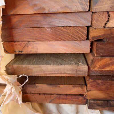 135X19 FEATURE GRADE SPOTTED GUM DECKING- (PACK CONSISTS OF RANDOM SHORT LENGTHS)