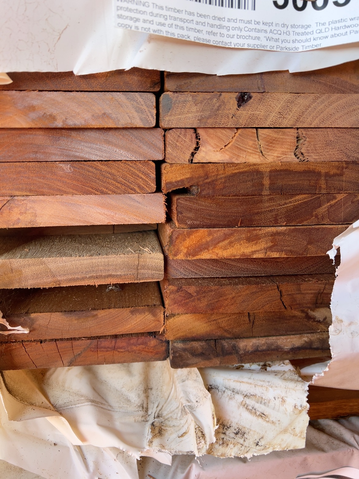 135X19 FEATURE GRADE SPOTTED GUM DECKING- (PACK CONSISTS OF RANDOM SHORT LENGTHS) 135X19 FEATURE GRADE SPOTTED GUM DECKING- (PACK CONSISTS OF RANDOM SHORT LENGTHS)