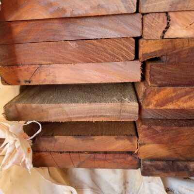 135X19 FEATURE GRADE SPOTTED GUM DECKING- (PACK CONSISTS OF RANDOM SHORT LENGTHS) 135X19 FEATURE GRADE SPOTTED GUM DECKING- (PACK CONSISTS OF RANDOM SHORT LENGTHS)