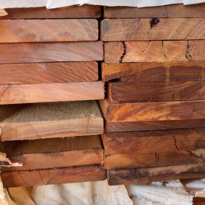 135X19 FEATURE GRADE SPOTTED GUM DECKING- (PACK CONSISTS OF RANDOM SHORT LENGTHS) 135X19 FEATURE GRADE SPOTTED GUM DECKING- (PACK CONSISTS OF RANDOM SHORT LENGTHS)