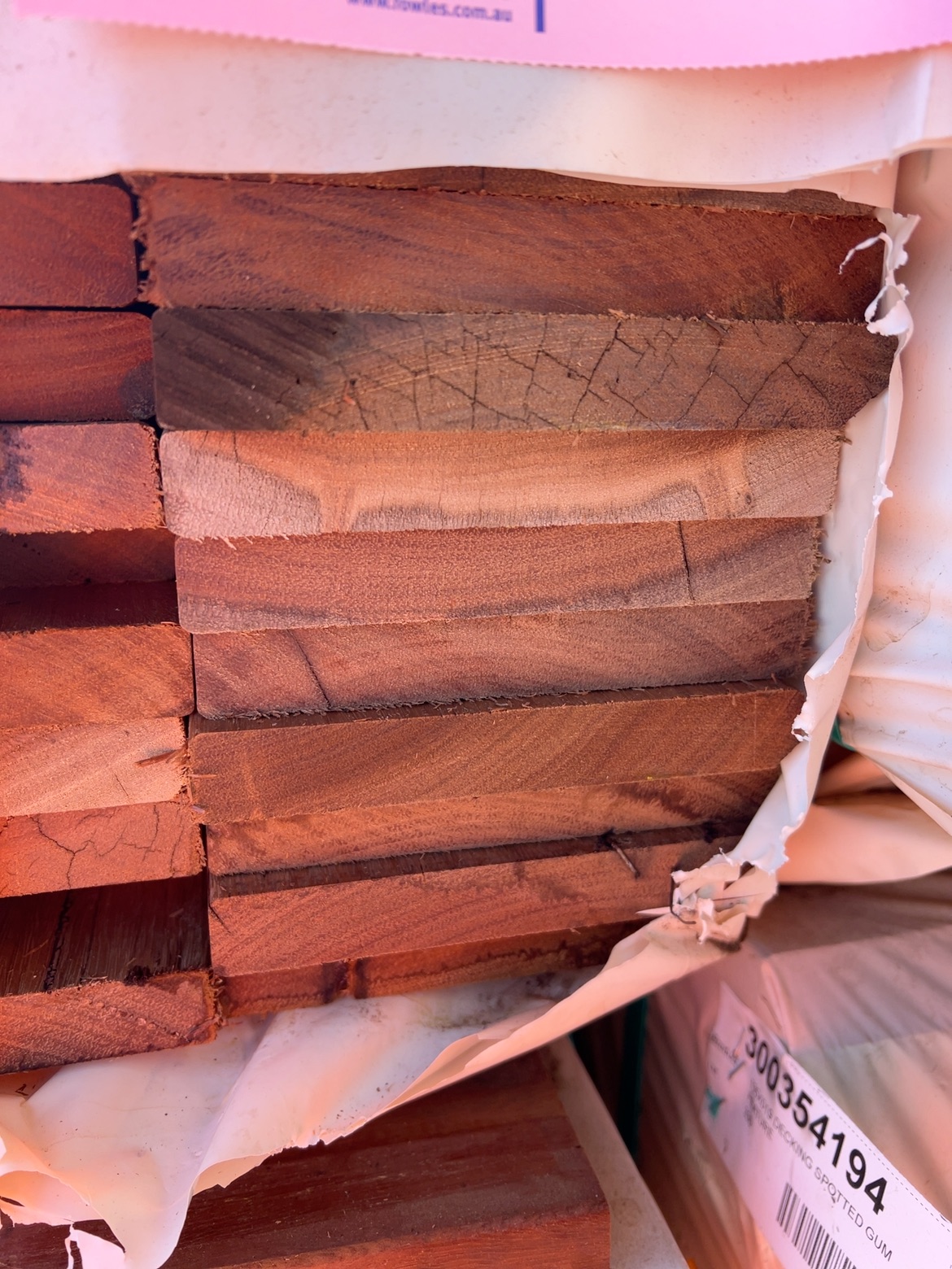 135X19 SPOTTED GUM FEATURE GRADE DECKING- (PACK CONSISTS OF RANDOM SHORT LENGTHS) 135X19 SPOTTED GUM FEATURE GRADE DECKING- (PACK CONSISTS OF RANDOM SHORT LENGTHS)