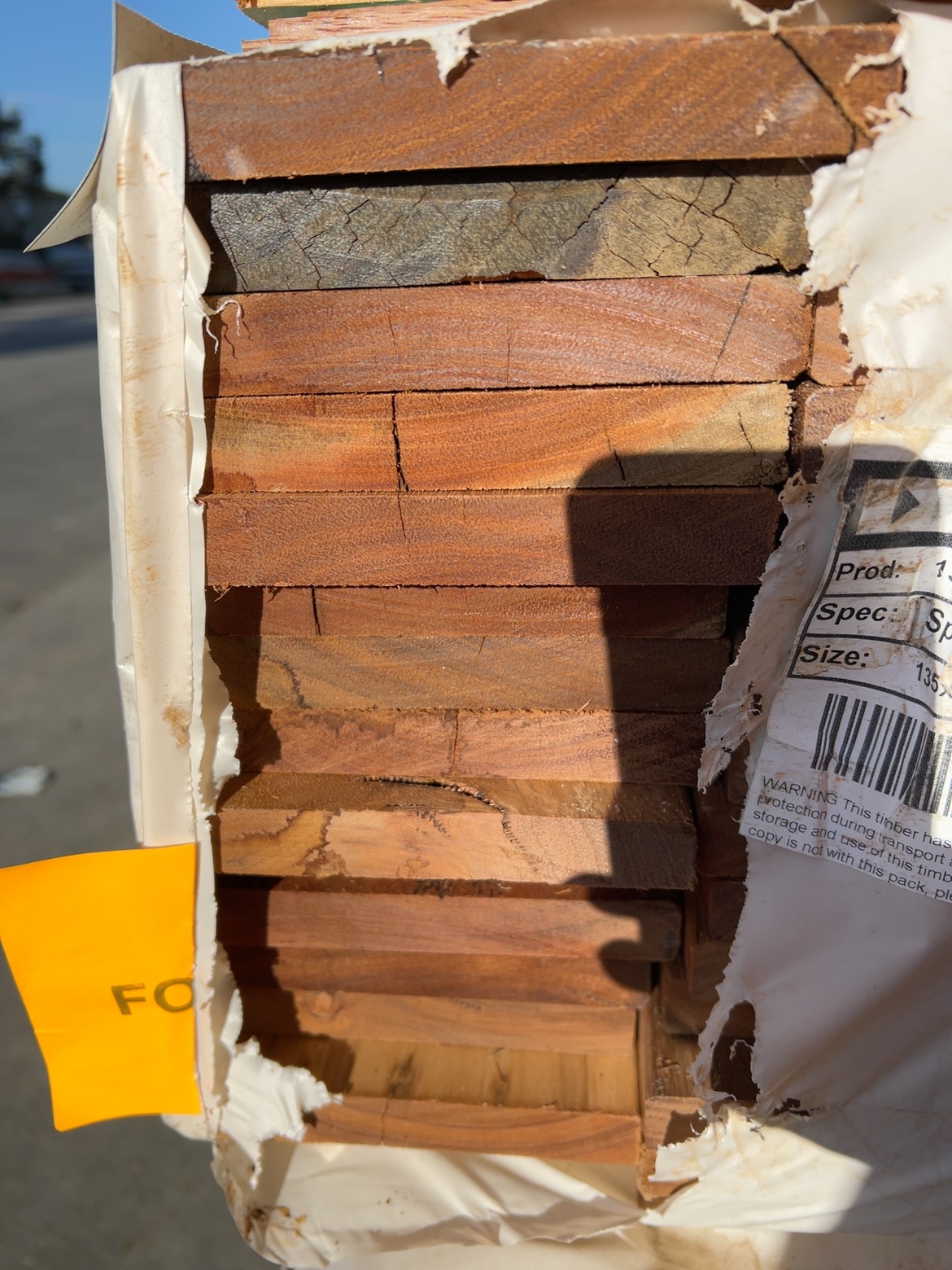 135X19 FEATURE GRADE SPOTTED GUM DECKING- (PACK CONSISTS OF RANDOM SHORT LENGTHS) 135X19 FEATURE GRADE SPOTTED GUM DECKING- (PACK CONSISTS OF RANDOM SHORT LENGTHS)