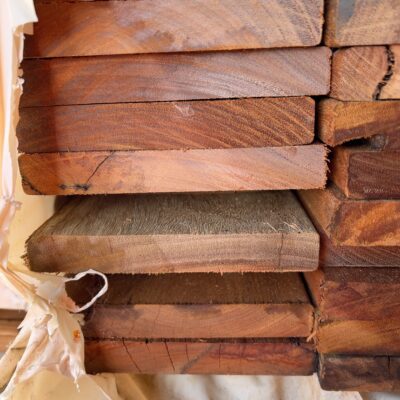 135X19 FEATURE GRADE SPOTTED GUM DECKING- (PACK CONSISTS OF RANDOM SHORT LENGTHS) 135X19 FEATURE GRADE SPOTTED GUM DECKING- (PACK CONSISTS OF RANDOM SHORT LENGTHS)