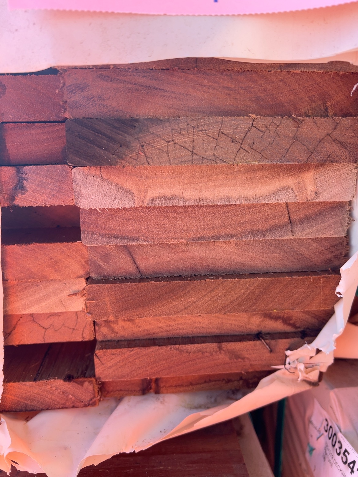 135X19 SPOTTED GUM FEATURE GRADE DECKING- (PACK CONSISTS OF RANDOM SHORT LENGTHS) 135X19 SPOTTED GUM FEATURE GRADE DECKING- (PACK CONSISTS OF RANDOM SHORT LENGTHS)