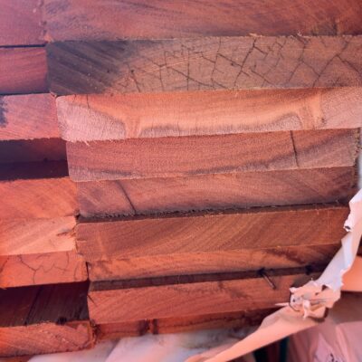 135X19 SPOTTED GUM FEATURE GRADE DECKING- (PACK CONSISTS OF RANDOM SHORT LENGTHS) 135X19 SPOTTED GUM FEATURE GRADE DECKING- (PACK CONSISTS OF RANDOM SHORT LENGTHS)