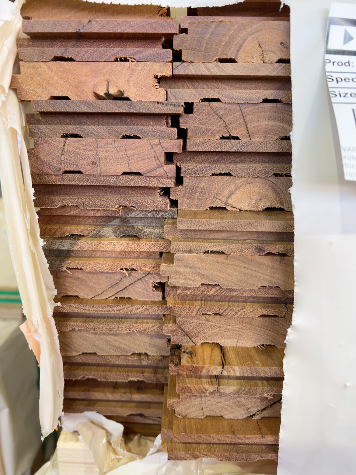 80X19 FEATURE GRADE SPOTTED GUM FLOORING 80X19 FEATURE GRADE SPOTTED GUM FLOORING