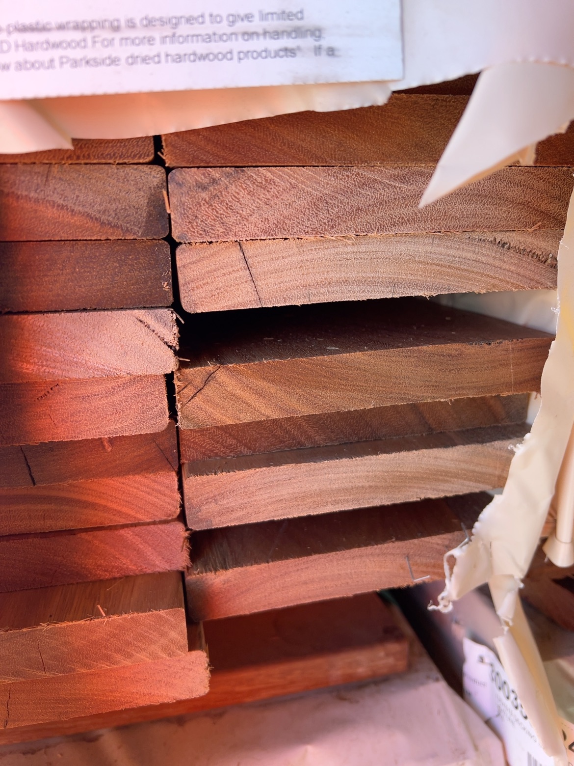 135X19 SPOTTED GUM FEATURE GRADE DECKING- (PACK CONSISTS OF RANDOM SHORT LENGTHS) 135X19 SPOTTED GUM FEATURE GRADE DECKING- (PACK CONSISTS OF RANDOM SHORT LENGTHS)