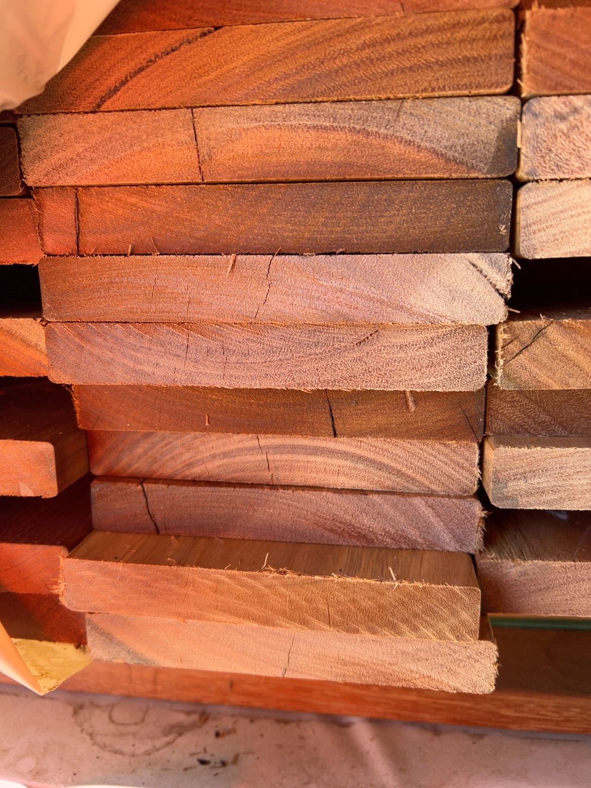 135X19 SPOTTED GUM FEATURE GRADE DECKING- (PACK CONSISTS OF RANDOM SHORT LENGTHS) 135X19 SPOTTED GUM FEATURE GRADE DECKING- (PACK CONSISTS OF RANDOM SHORT LENGTHS)