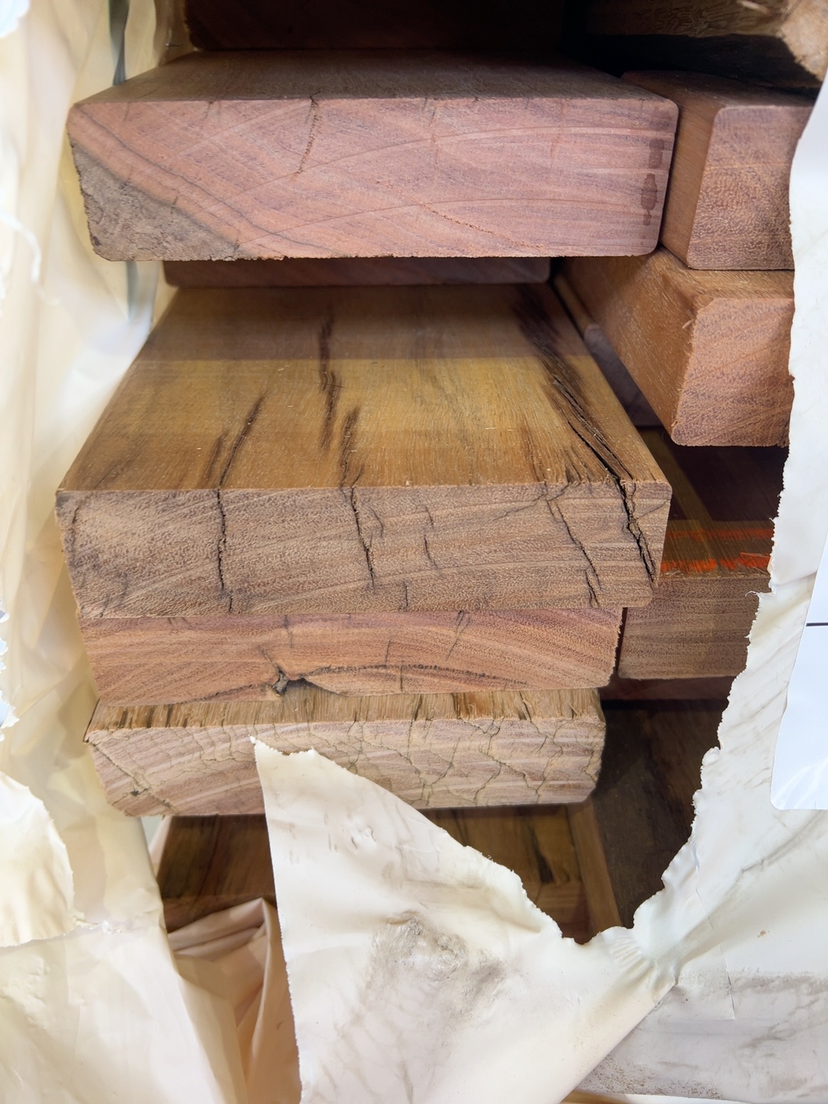 140X35 FEATURE GRADE SPOTTED GUM 140X35 FEATURE GRADE SPOTTED GUM