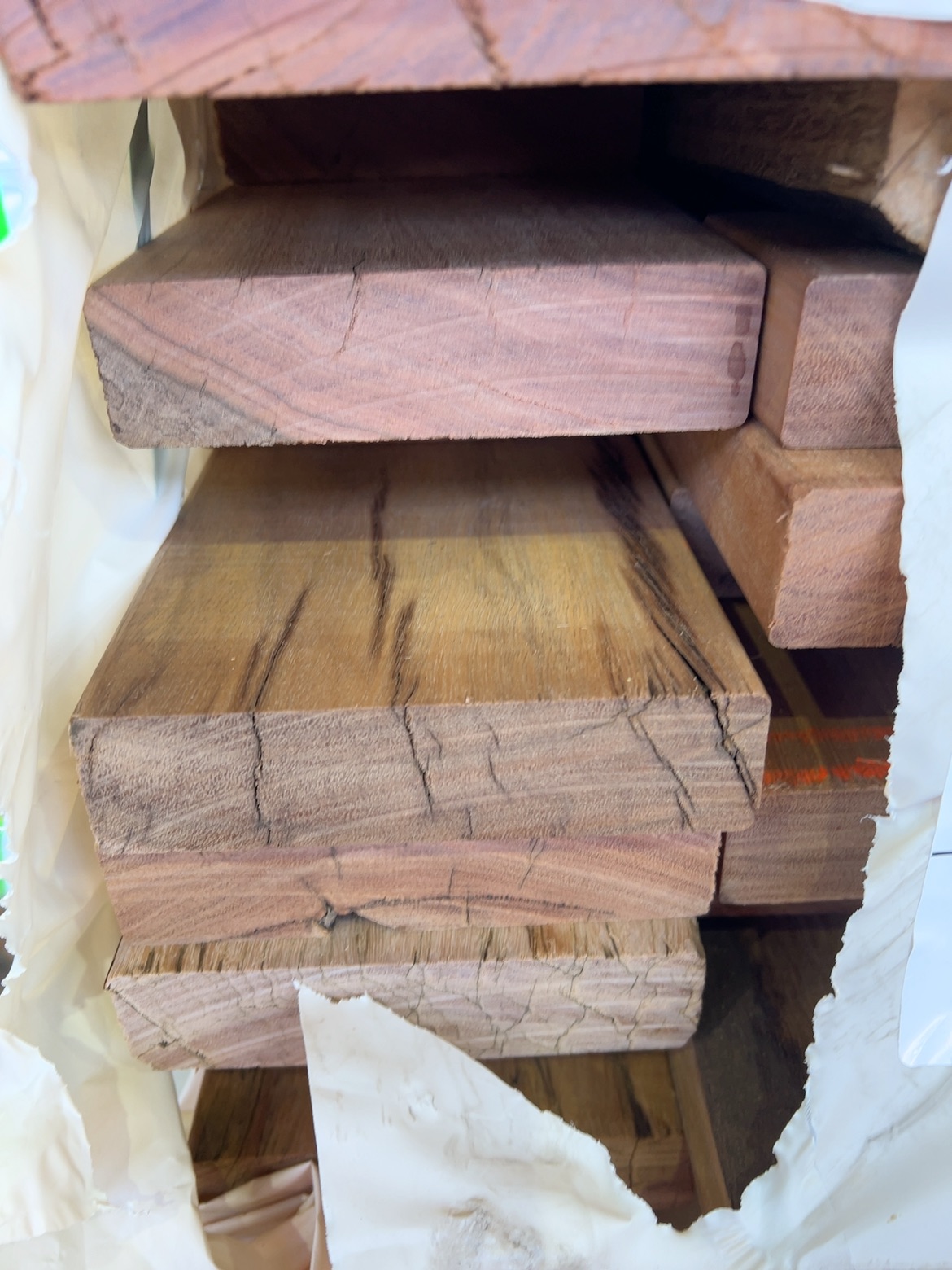 140X35 FEATURE GRADE SPOTTED GUM 140X35 FEATURE GRADE SPOTTED GUM