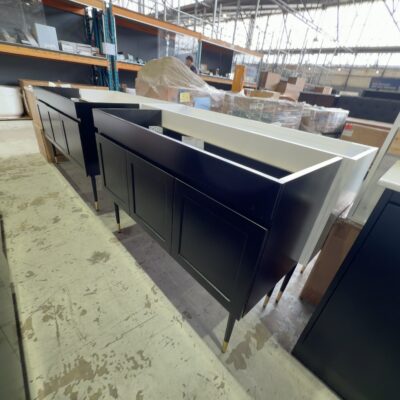 NEW 1200MM MATTE BLACK WALL HUNG VANITY, SINGLE, HAMPTON SQUARE DOORS, WH96-1200WBM-SD NEW 1200MM MATTE BLACK WALL HUNG VANITY, SINGLE, HAMPTON SQUARE DOORS, WH96-1200WBM-SD