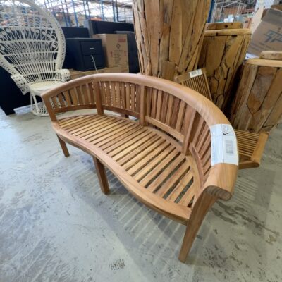 NEW PLANTATION TEAK CURVED GARDEN BENCH RRP$1290 NEW PLANTATION TEAK CURVED GARDEN BENCH RRP$1290