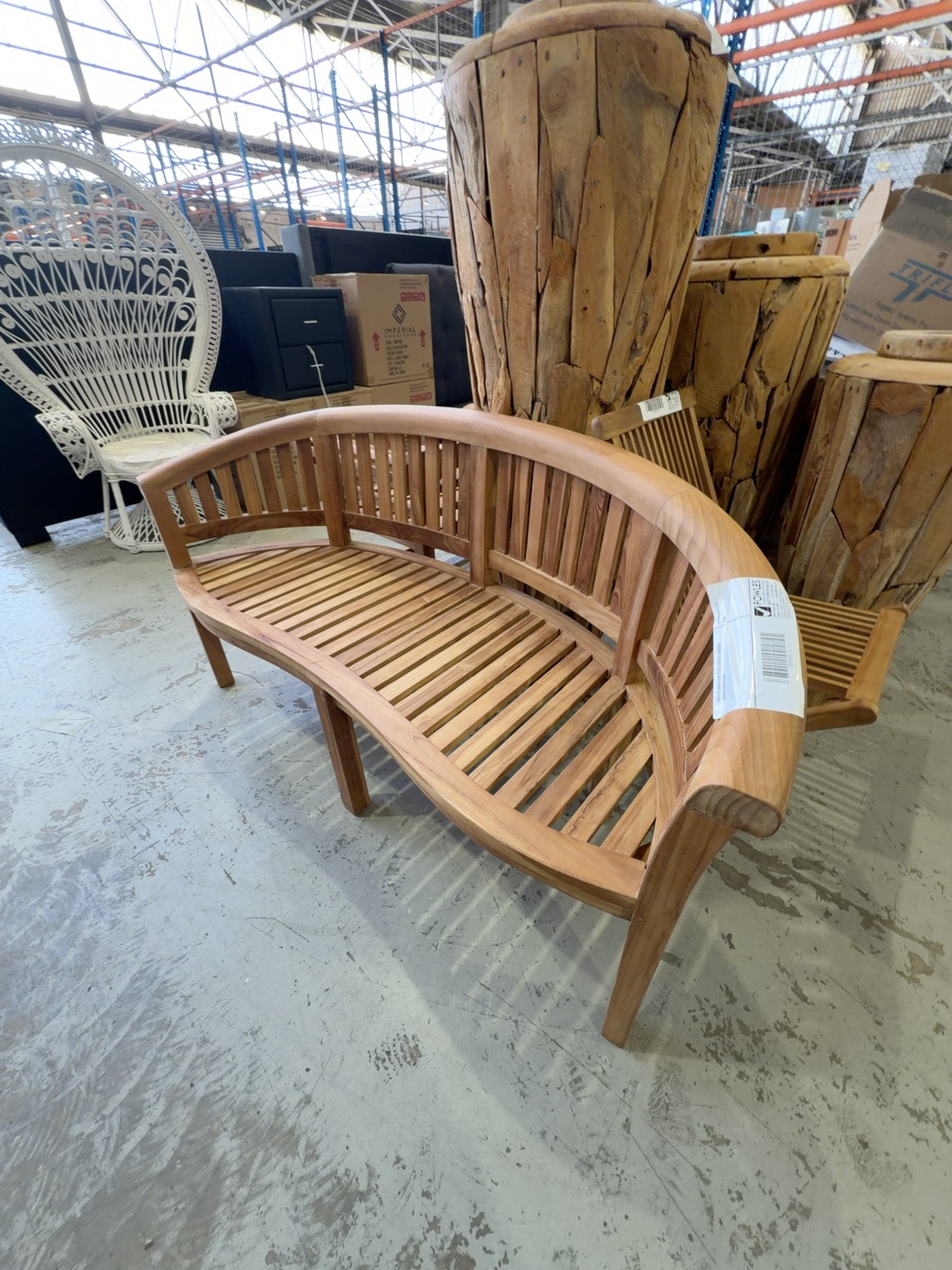 NEW PLANTATION TEAK CURVED GARDEN BENCH RRP$1290 NEW PLANTATION TEAK CURVED GARDEN BENCH RRP$1290
