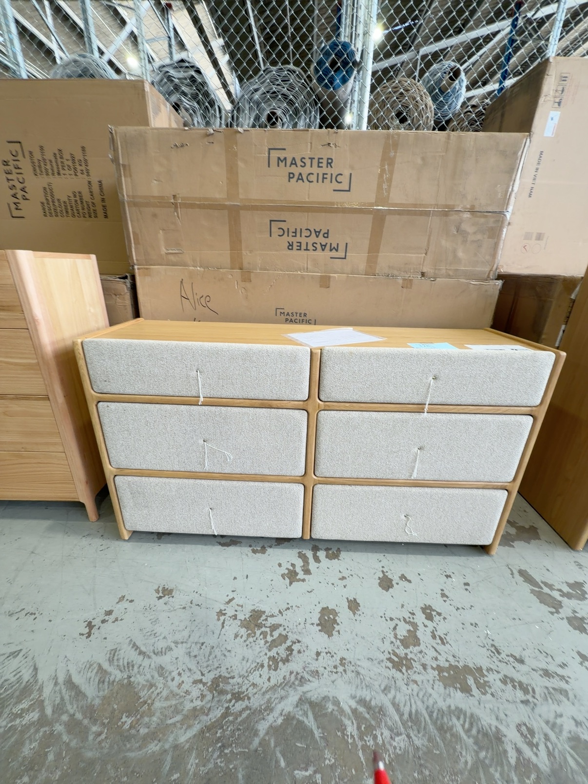 NEW ALICE UPHOLSTERED DRESSER TABLE, AMERICAN OAK NEW ALICE UPHOLSTERED DRESSER TABLE, AMERICAN OAK