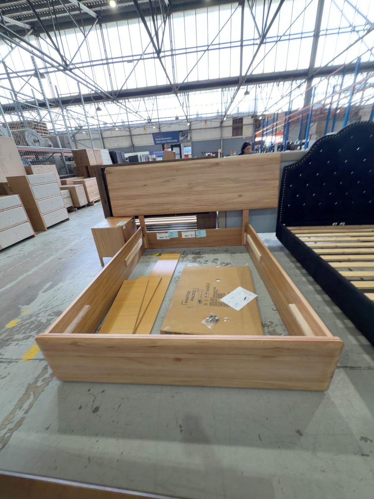 NEW MALIBU MESSMATE QUEEN GASLIFT BEDFRAME WITH MESSMATE EXTENDED HEADBOARD (2420MM) NEW MALIBU MESSMATE QUEEN GASLIFT BEDFRAME WITH MESSMATE EXTENDED HEADBOARD (2420MM)