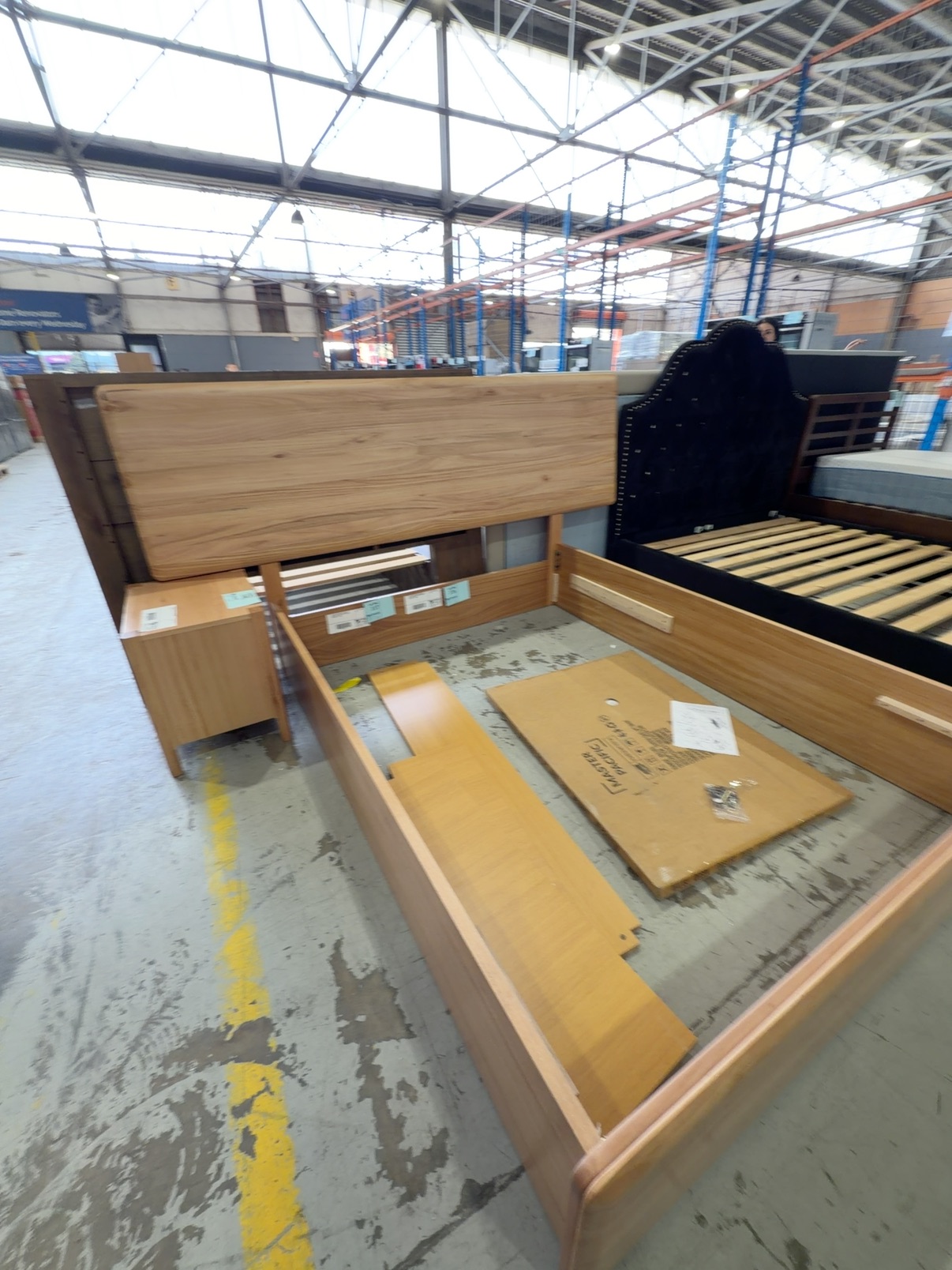 NEW MALIBU MESSMATE QUEEN GASLIFT BEDFRAME WITH MESSMATE STANDARD HEADBOARD (1715MM) NEW MALIBU MESSMATE QUEEN GASLIFT BEDFRAME WITH MESSMATE STANDARD HEADBOARD (1715MM)