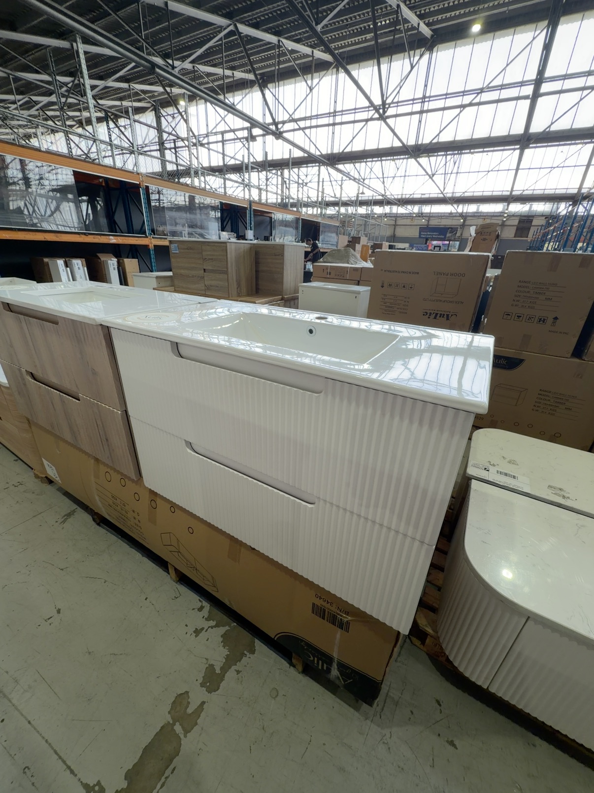 NEW AULIC VERNONA MARK II 900MM WALL HUNG VANITY, MATTE WHITE FLUTED CABINET WITH CRYSTAL CERAMIC TOP RRP$1959 CAWH412-900-CT28 NEW AULIC VERNONA MARK II 900MM WALL HUNG VANITY, MATTE WHITE FLUTED CABINET WITH CRYSTAL CERAMIC TOP RRP$1959 CAWH412-900-CT28