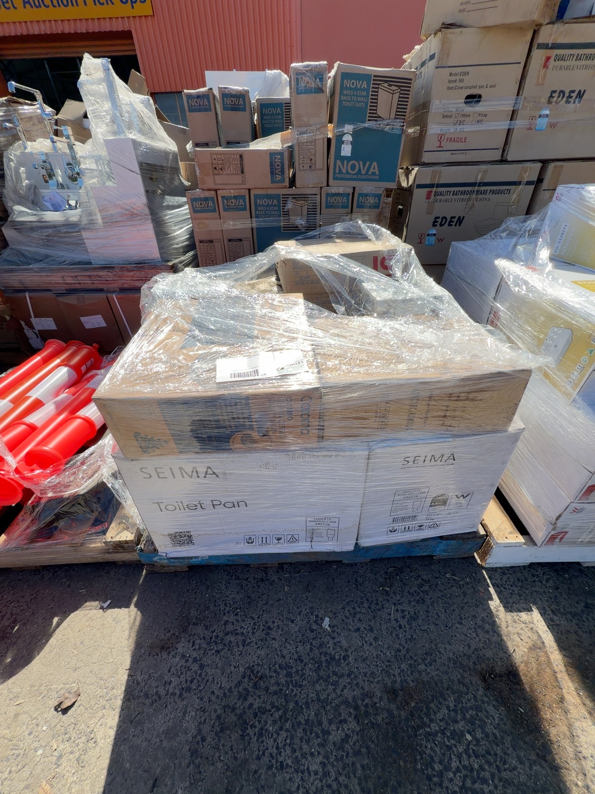 PALLET OF ASSORTED VANITY BOWLS PALLET OF ASSORTED VANITY BOWLS