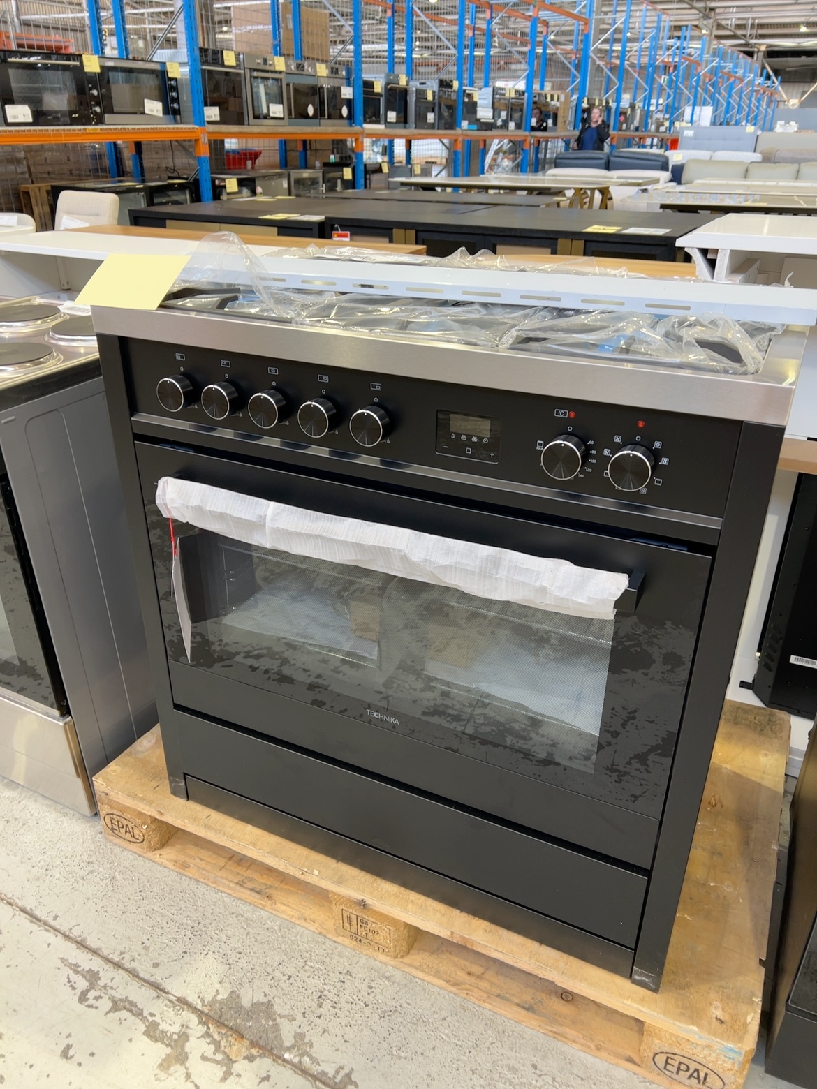 EX DISPLAY TECHNIKA TEG95TBK BLACK DUAL FUEL 900MM FREESTANDING OVEN, 3 MONTH WARRANTY EX DISPLAY TECHNIKA TEG95TBK BLACK DUAL FUEL 900MM FREESTANDING OVEN, 3 MONTH WARRANTY