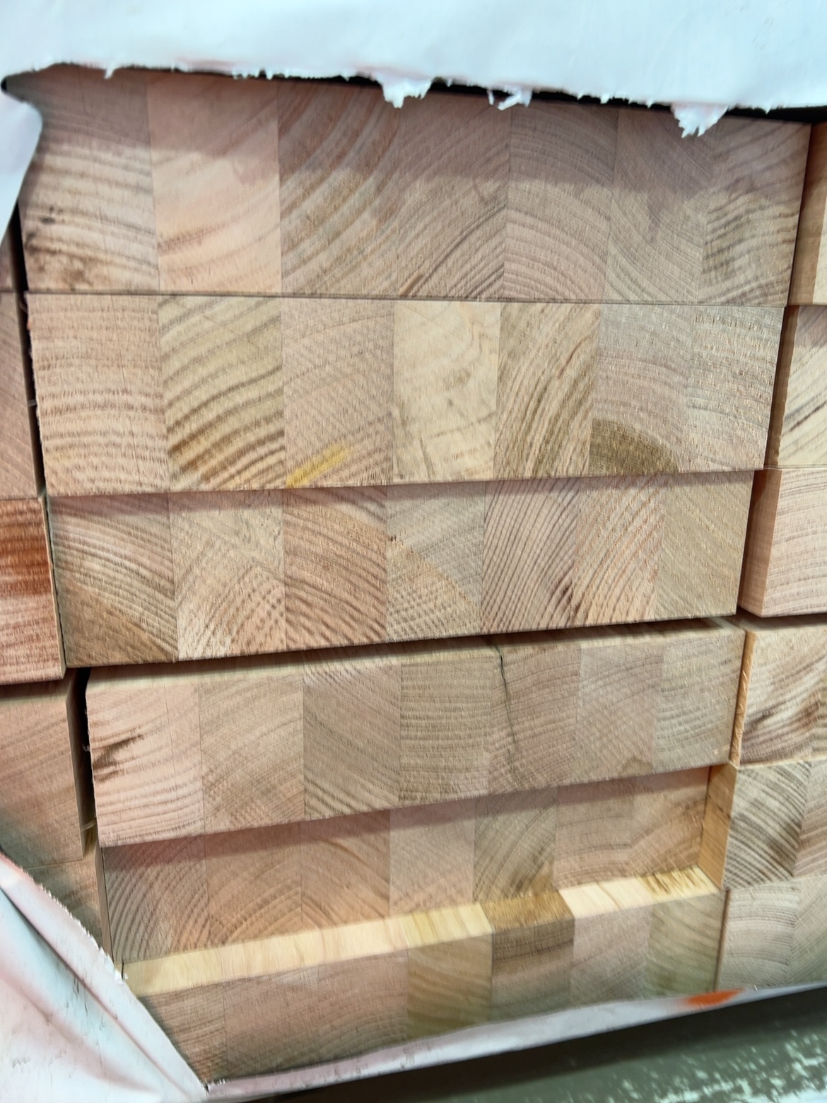 290X68 VIC ASH DAR LAM STANDARD GRADE KD HARDWOOD STAIR TREADS-27/1.2 290X68 VIC ASH DAR LAM STANDARD GRADE KD HARDWOOD STAIR TREADS-27/1.2