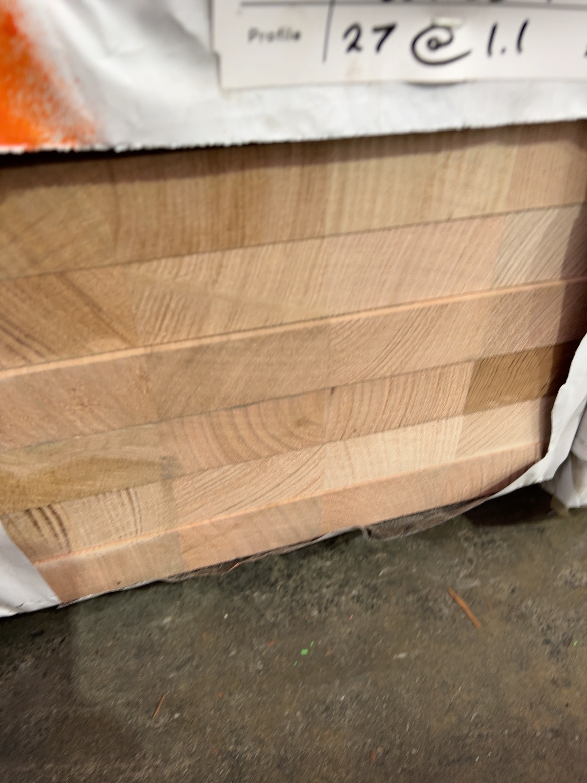 285X33 AUS OAK DAR LAM STANDARD GRADE KD HARDWOOD STAIR TREADS-27/1.1 285X33 AUS OAK DAR LAM STANDARD GRADE KD HARDWOOD STAIR TREADS-27/1.1