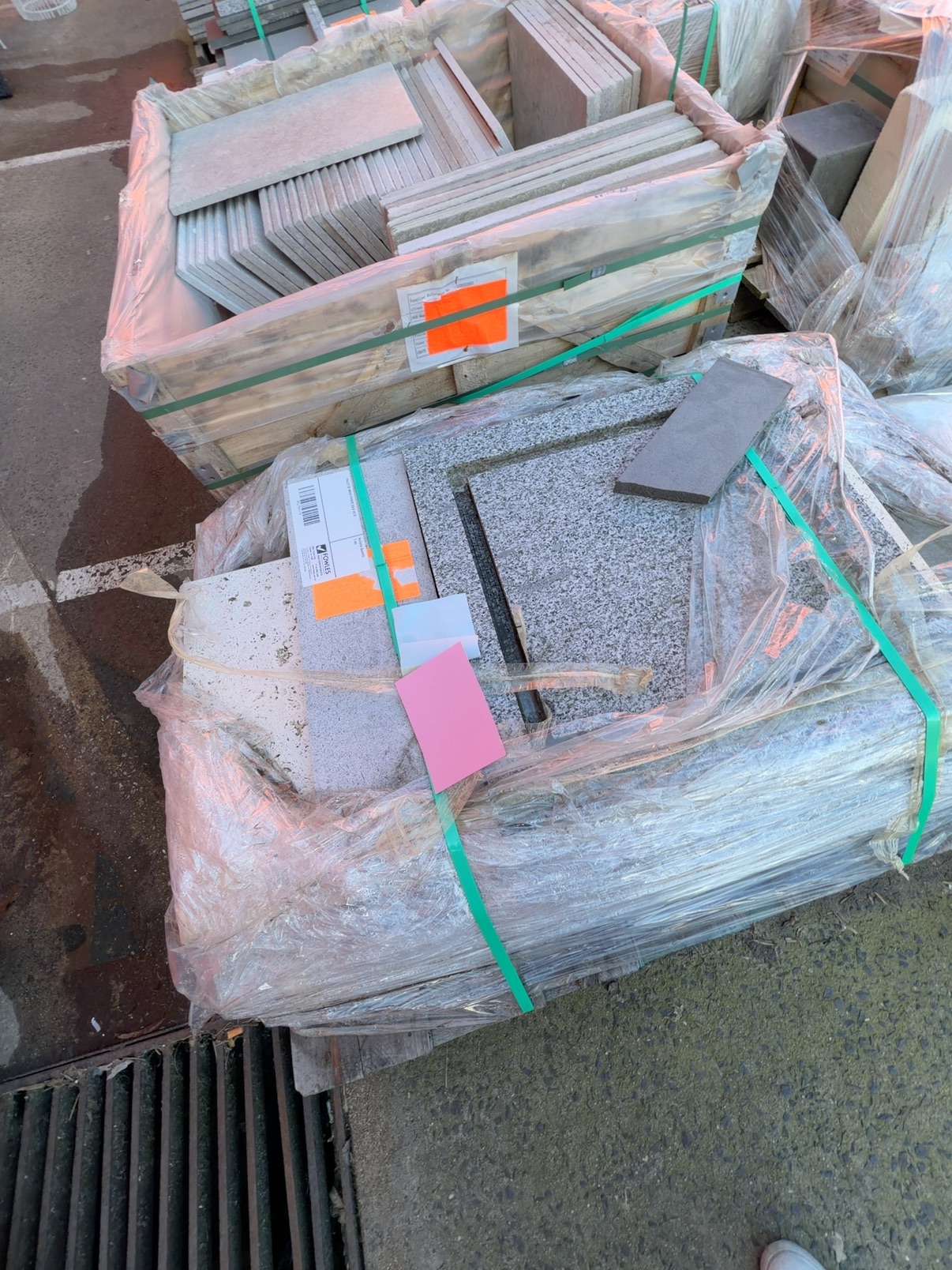 PALLET OF MIXED PAVERS SOLD AS IS PALLET OF MIXED PAVERS SOLD AS IS
