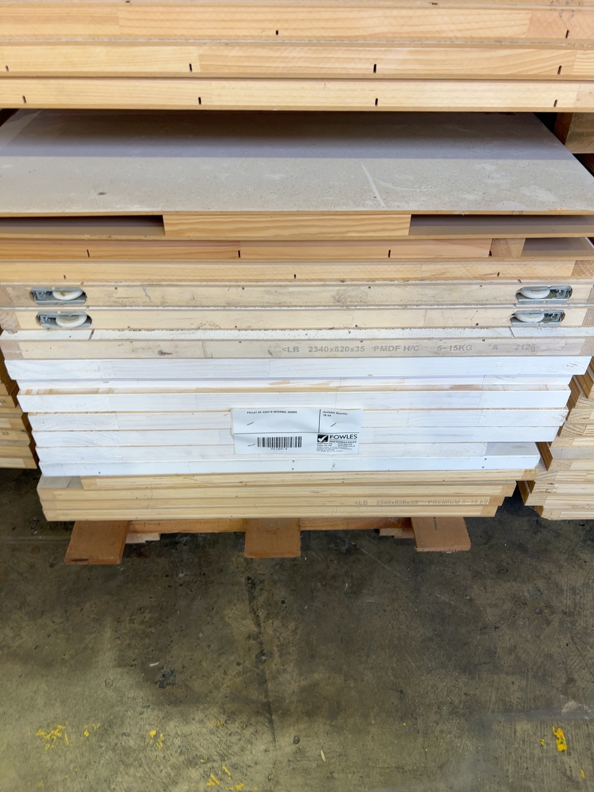 PALLET OF ASST'D INTERNAL DOORS PALLET OF ASST'D INTERNAL DOORS