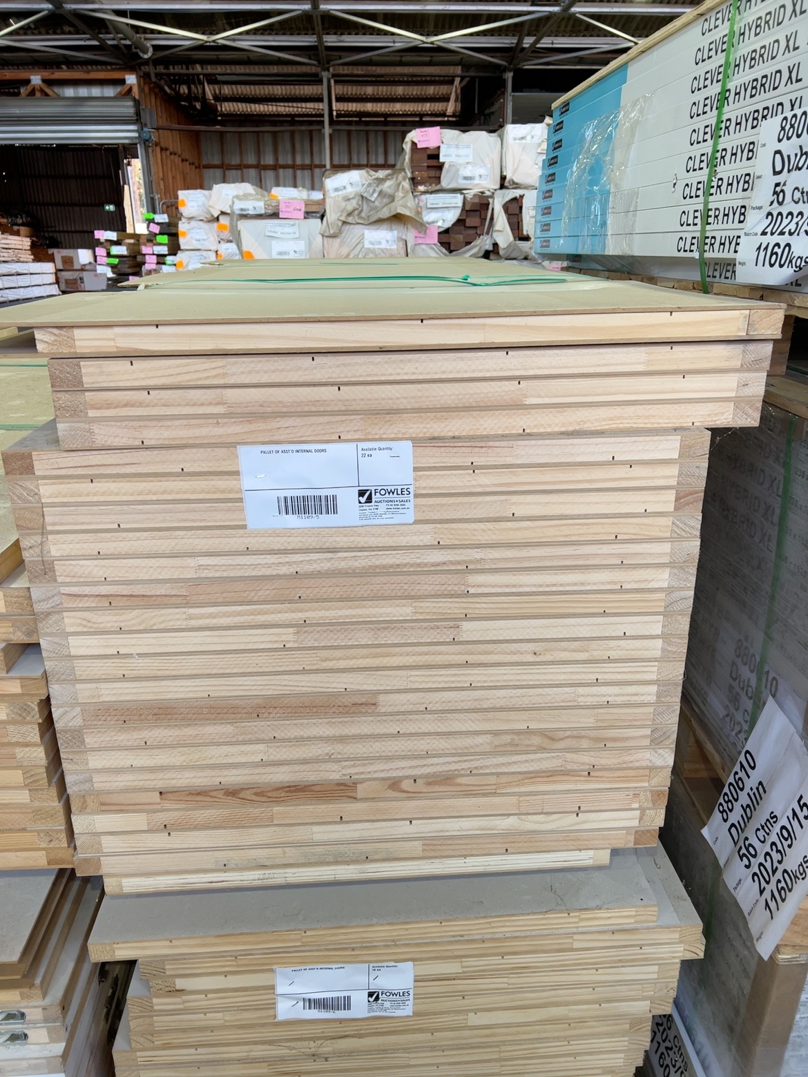 PALLET OF ASST'D INTERNAL DOORS PALLET OF ASST'D INTERNAL DOORS
