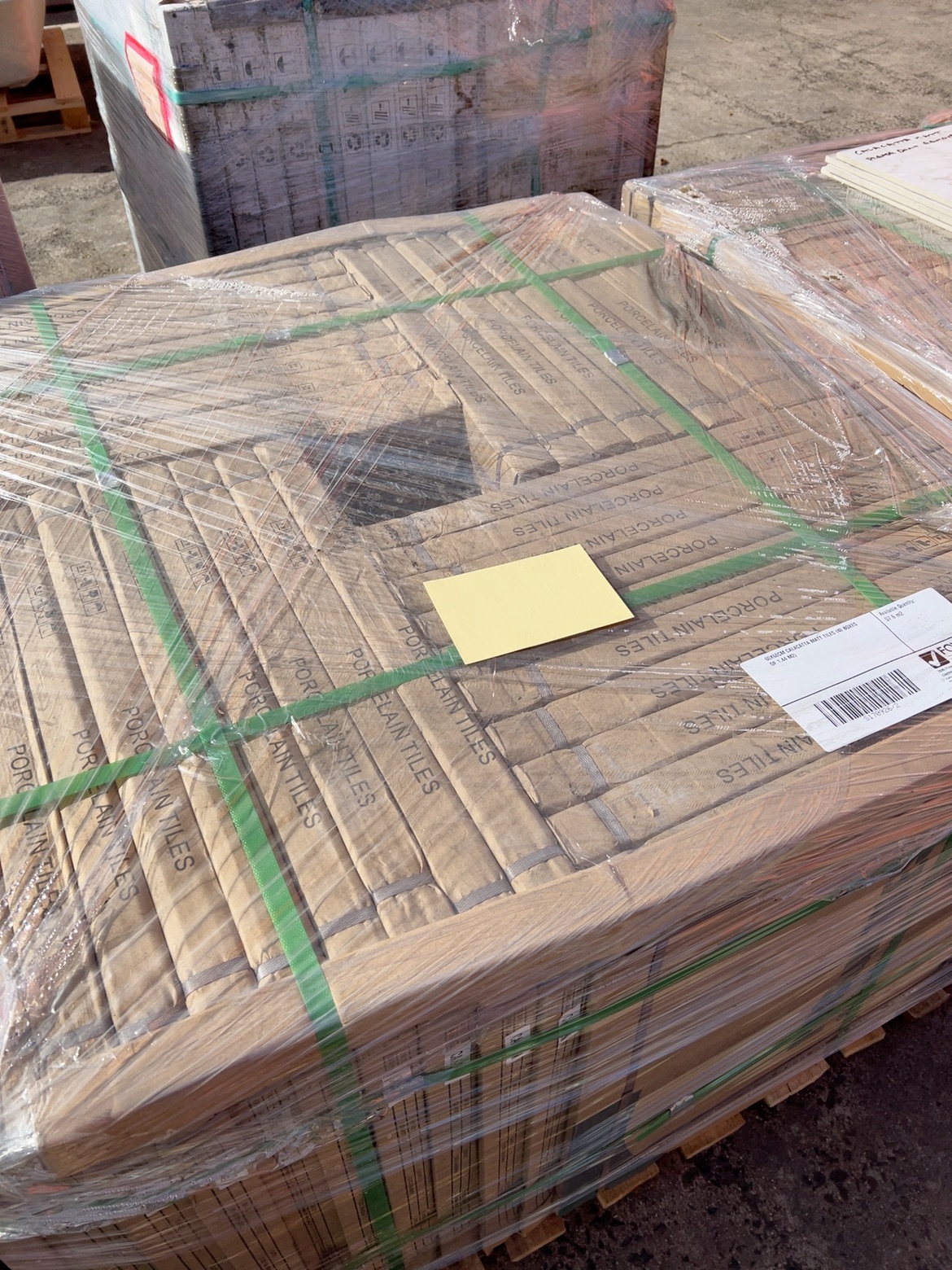 60X60CM CALACATTA MATT TILES (40 BOXES OF 1.44 M2) 60X60CM CALACATTA MATT TILES (40 BOXES OF 1.44 M2)
