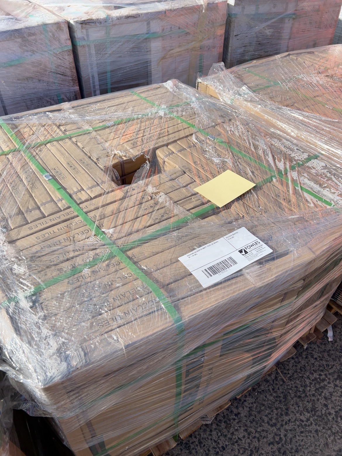 60X60CM CALACATTA MATT TILES (40 BOXES OF 1.44 M2) 60X60CM CALACATTA MATT TILES (40 BOXES OF 1.44 M2)