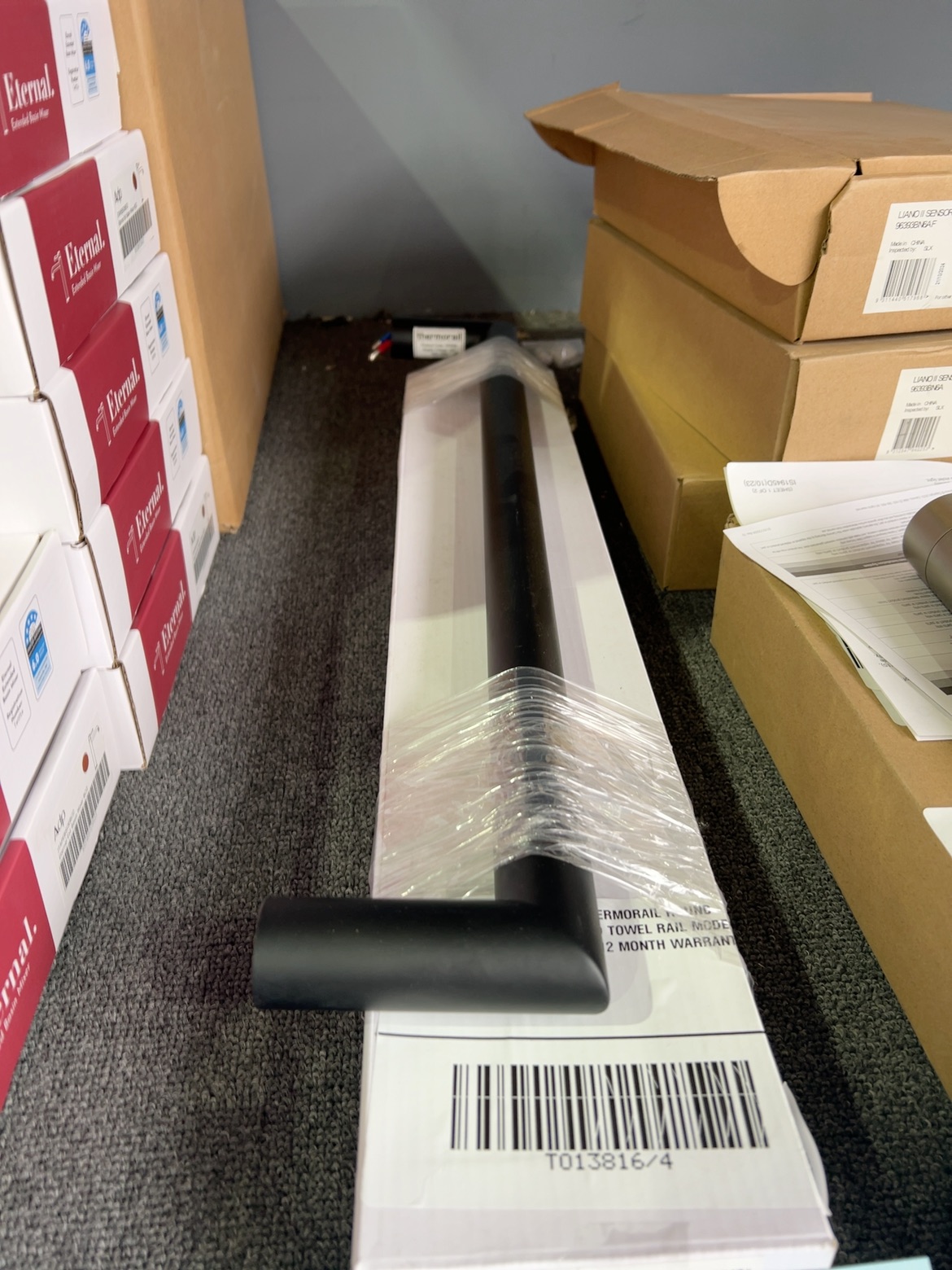 NEW MATTE BLACK THERMORAIL ROUND 632MM SINGLE HEATED TOWEL RAIL MODEL DSR6B, 12V, 18WATT, 12 MONTH WARRANTY RRP$295 EA NEW MATTE BLACK THERMORAIL ROUND 632MM SINGLE HEATED TOWEL RAIL MODEL DSR6B, 12V, 18WATT, 12 MONTH WARRANTY RRP$295 EA